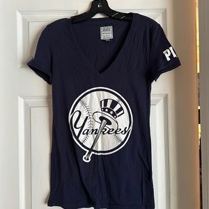 Pink vintage New York Yankees T-shirt Size M
